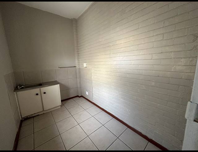 167M² OFFICE TO LET IN PAARDEN EILAND